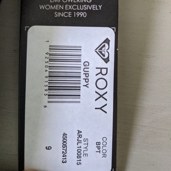 NWT, ROXY flip flops, size 9 - Picture 4 of 4